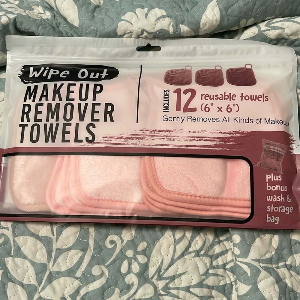 “WIPEOUT” Makeup Remover Towels- 12 towels w/wash /storage bag new sealed pkg.